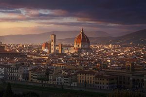 Florence, de prachtige Duomo bij zonsondergang. Italië van Stefano Orazzini