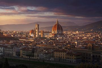Florence, le magnifique Duomo au coucher du soleil. L'Italie sur Stefano Orazzini