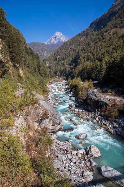Dudh Koshi River (melk) Nepal van Ton Tolboom