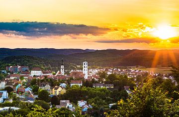 Stadsgezicht van historische oude stad Sulzbach-Rosenberg, Duitsland Beieren, met mooie zonsondergan van Alex Winter