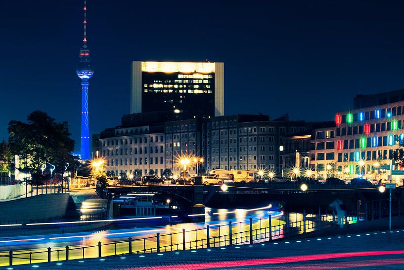 Berlin – Fernsehturm bei Nacht / Skyline van Alexander Voss