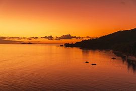 De laatste zonnestralen bij Anse Takamaka van Peter Baier