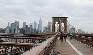 Downtown Manhattan vanaf de Brooklyn Bridge van Raymond Hendriks