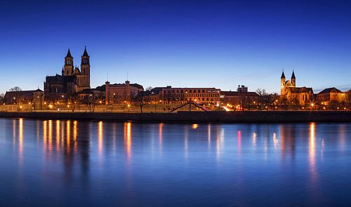 Maagdenburg op het blauwe uur