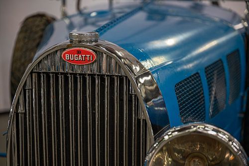 Erkennungszeichen – Automarken als Kunstobjekt