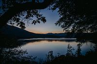 Zonsondergang meer en bergen Whiskeytown