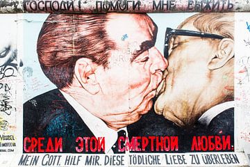 Socialist fraternal kiss by Steve Van Hoyweghen