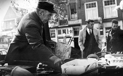 Mannen op Waterlooplein in de 60-er jaren.