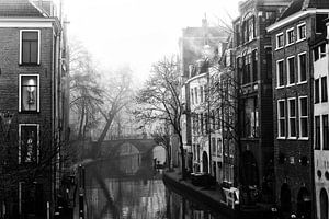 Gaardbrug in der Ferne im Nebel in Utrecht