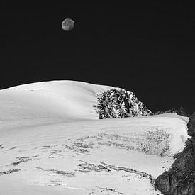 Mond über Großvenediger, Österreich von Kees Gort Fotografie