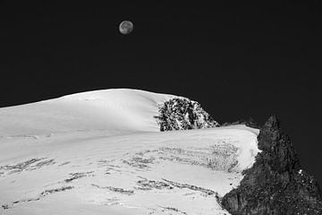 Lune au-dessus du Grossvenediger, Autriche sur Kees Gort Fotografie