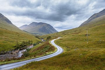 Schotse Hooglanden met slingerweg van Ageeth Groen