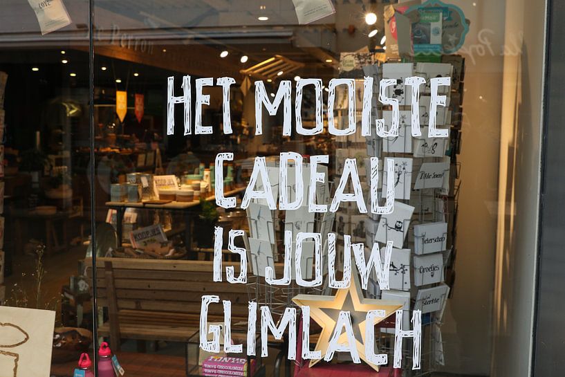 het mooiste cadeau is jouw glimlach von Frans Versteden