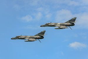Zwei Dassault-Bréguet Super-Étendards während einer Flugshow.