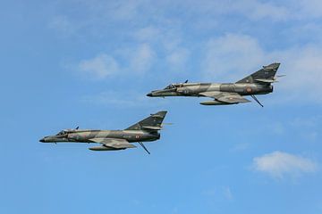 Twee Dassault-Bréguet Super-Étendards tijdens airshow. van Jaap van den Berg