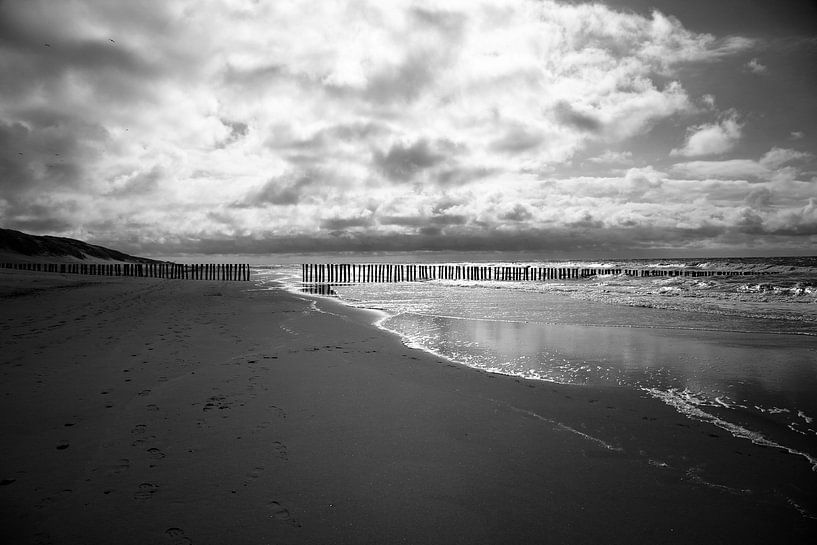 Beach in Zeeland by Wytze Plantenga