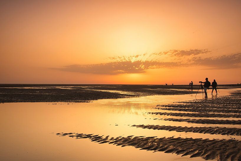 Zonsondergang eb strand van Photography by Ivanka