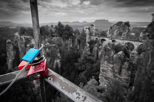Le pont de Bastei dans les montagnes de grès de l'Elbe
