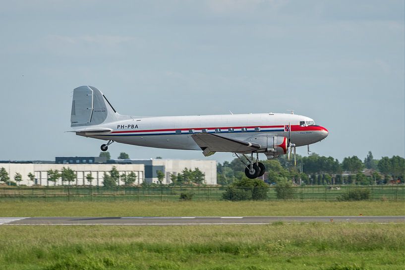 One of the last landings of Dakota : Princess Amalia. by Luchtvaart / Aviation