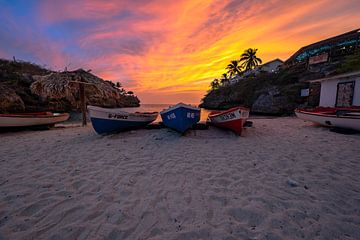 Curacao Lagun Sonnenuntergang in der Dämmerung.