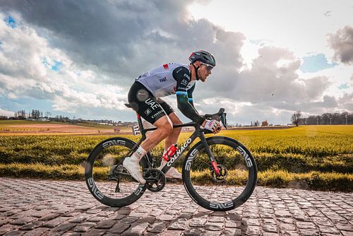 Matteo Trentin on the cobbles against the weather elements