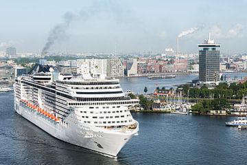 Amsterdam verwelkomt cruiseschip MSC Splendida