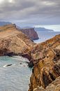Blick über die Klippen der Halbinsel Ponta de São Lourenço an der Ostseite der Insel Madeira von Sjoerd van der Wal Fotografie Miniaturansicht