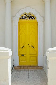 Porte jaune à Sliema, île de Malte sur Carolina Reina