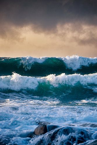 Wilde zee bij Alnes, Godøy, Sunnmøre, Møre og Romsdal, Norway