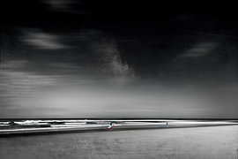 Einsamer Strand mit Surfern von Dirk Wüstenhagen