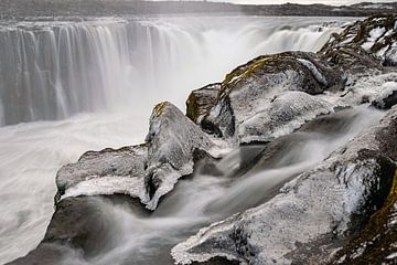 De waterval Selfoss in Noord IJsland