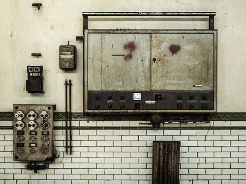 Schakelkast in aardetinten