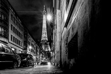 See trough of the eiffeltower
