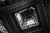 Unteransicht einer der Säulen des Eiffelturms von Suzanne Schoepe Miniaturansicht