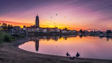 Hete lucht ballonnen boven Deventer en de IJssel in Overijssel