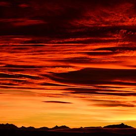 Zonsondergang in El Calafate (Argentijns Patagonië) van Carl van Miert
