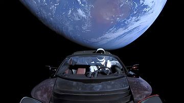 De SpaceX Starman verlaat de aarde van Steven Kingsbury