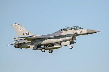 Koninklijke Luchtmacht F-16B Fighting Falcon (J-065). van Jaap van den Berg