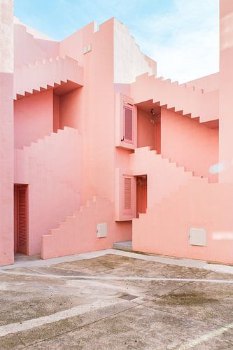 La Muralla Roja - staircase 2 by Anki Wijnen