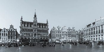 Grote Markt in Brussel bij nacht - zwart-wit