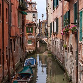 Canal à Venise Italie sur Marianne van der Zee