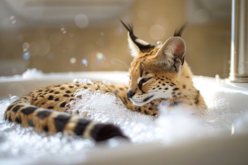 Elegante serval in bad - een sierlijk badkamerkunstwerk voor je WC