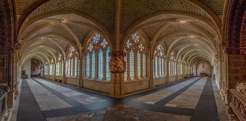 Galerie ou cloître de la belle cathédrale de Burgos par Hans Kool