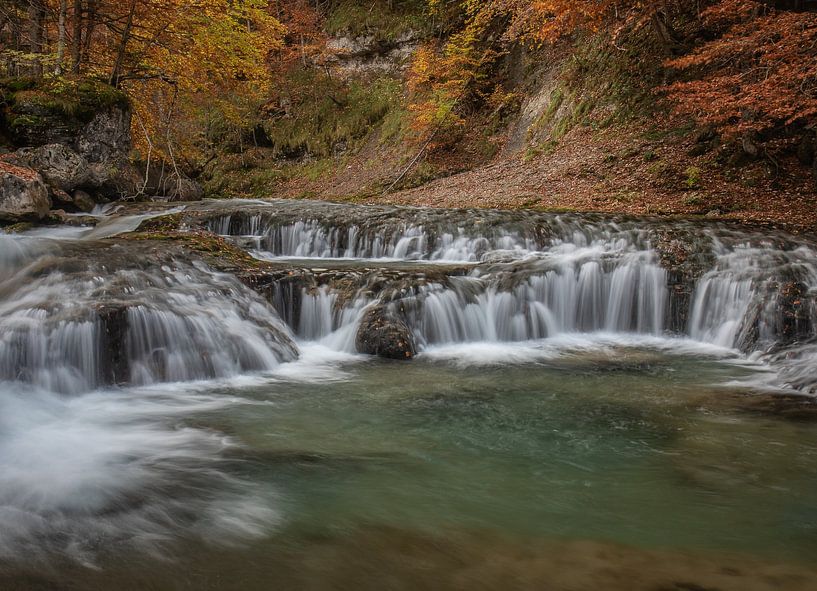 Stromend riviertje in Spanje van Petra van der Zande