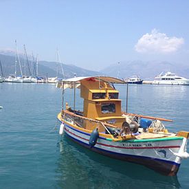Griekse vissersboot van Mariët Visser