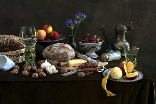 De royaal gedekte tafel