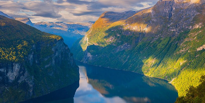 Uitzicht vanaf Ornesvingen, Geirangerfjord, Noorwegen van Henk Meijer Photography