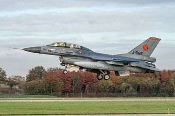 Die F-16B MLU Fighting Falcon, Spitzname Orange Jumper (J-066), ist das Testflugzeug der Königlichen von Jaap van den Berg