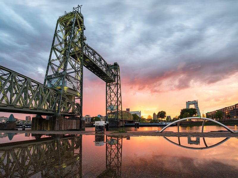 De Hefbrug tijdens zonsondergang van Prachtig Rotterdam