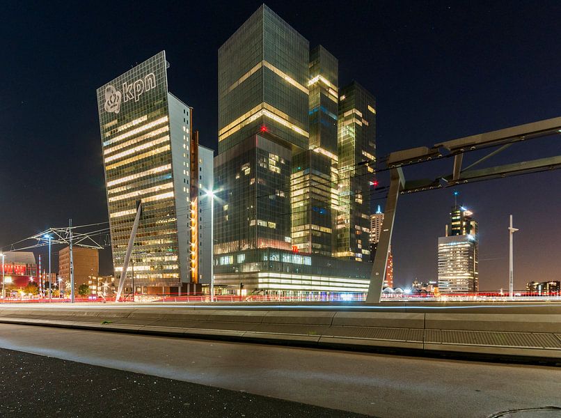 De Rotterdam en de Toren op Zuid op de Wilhelminapier in Rotterdam, gefotografeerd vanaf de Erasmusb van David Pronk